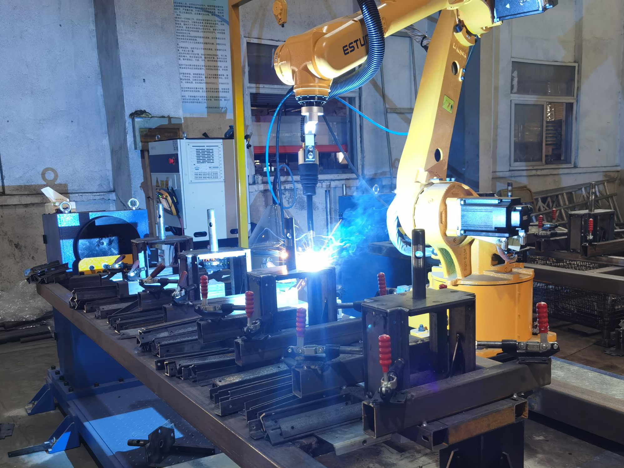 Wie wäre es mit Stahlpropter, der von Robotern geschweißt wird?