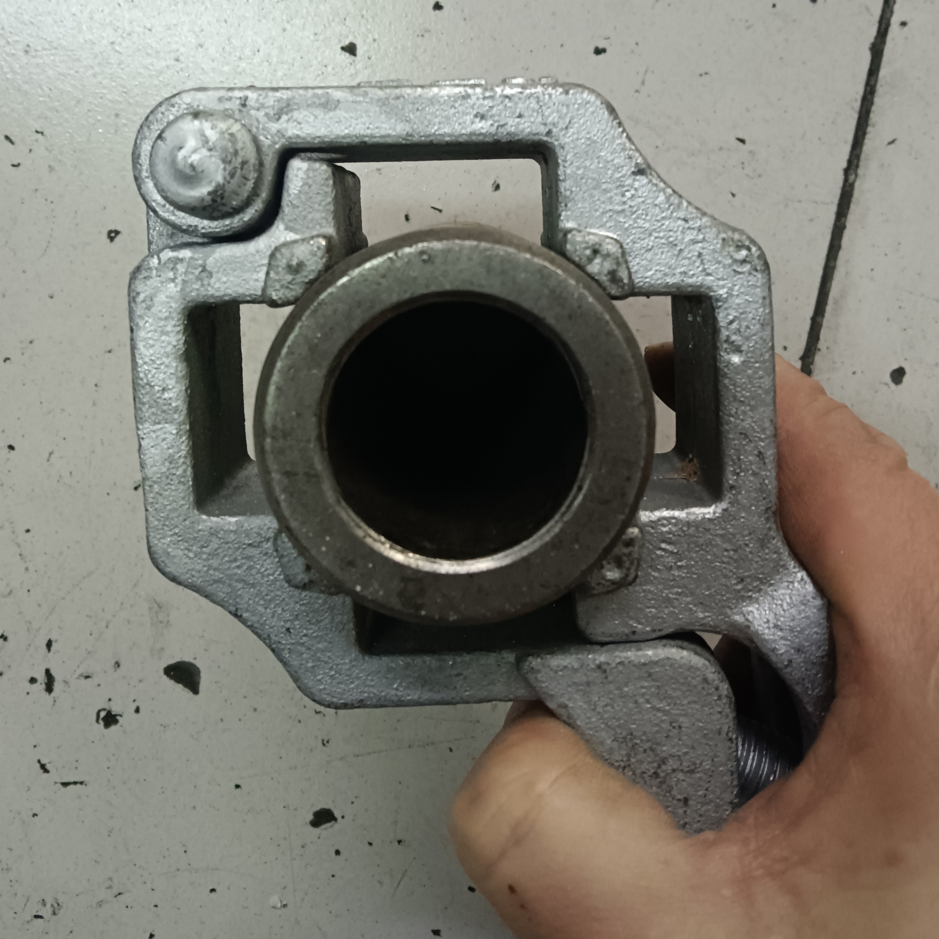 Ringkupplung Speziell geformte Gerüstklemme