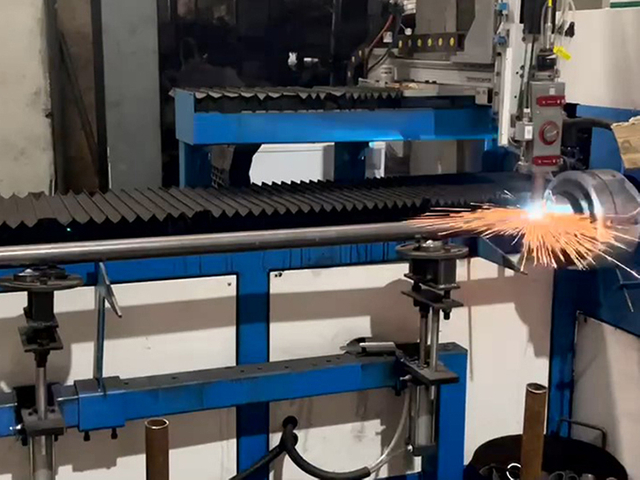 Acrow Requisiten schneiden