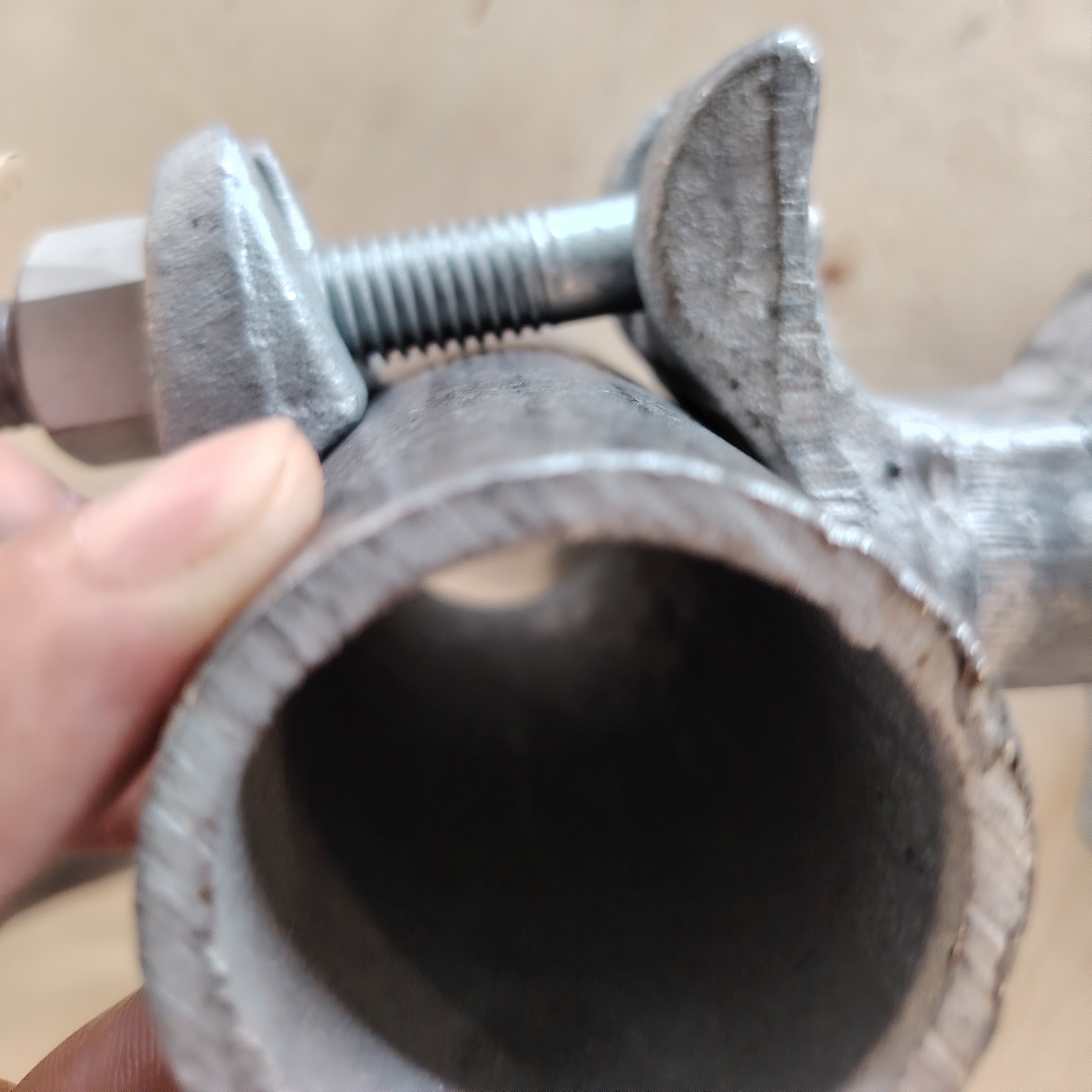 Speziell geformte Ger&uuml;stklemmen-Distanzkupplung – 98 mm Speziell geformte 