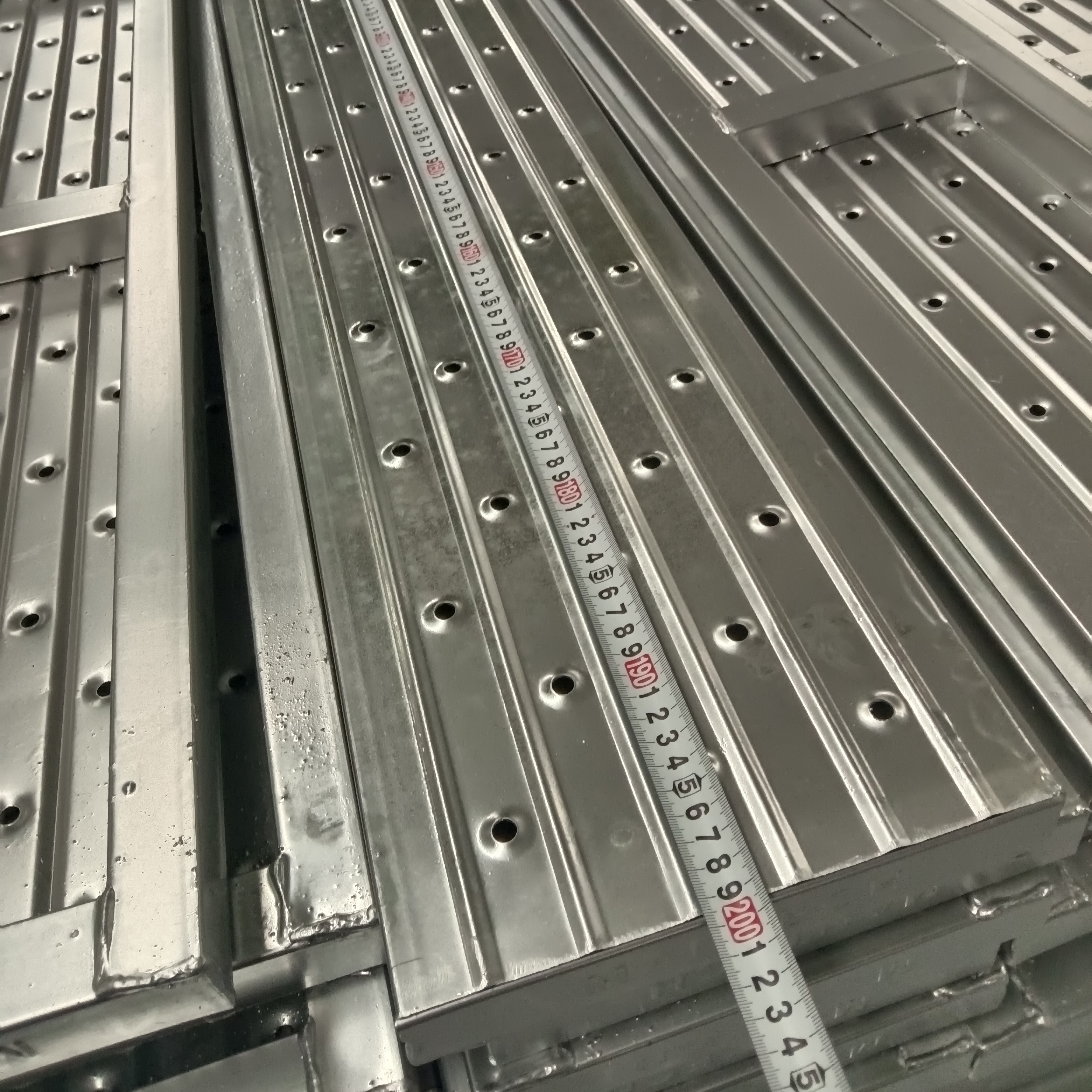 2,0 m geschlossene Stahlplanke