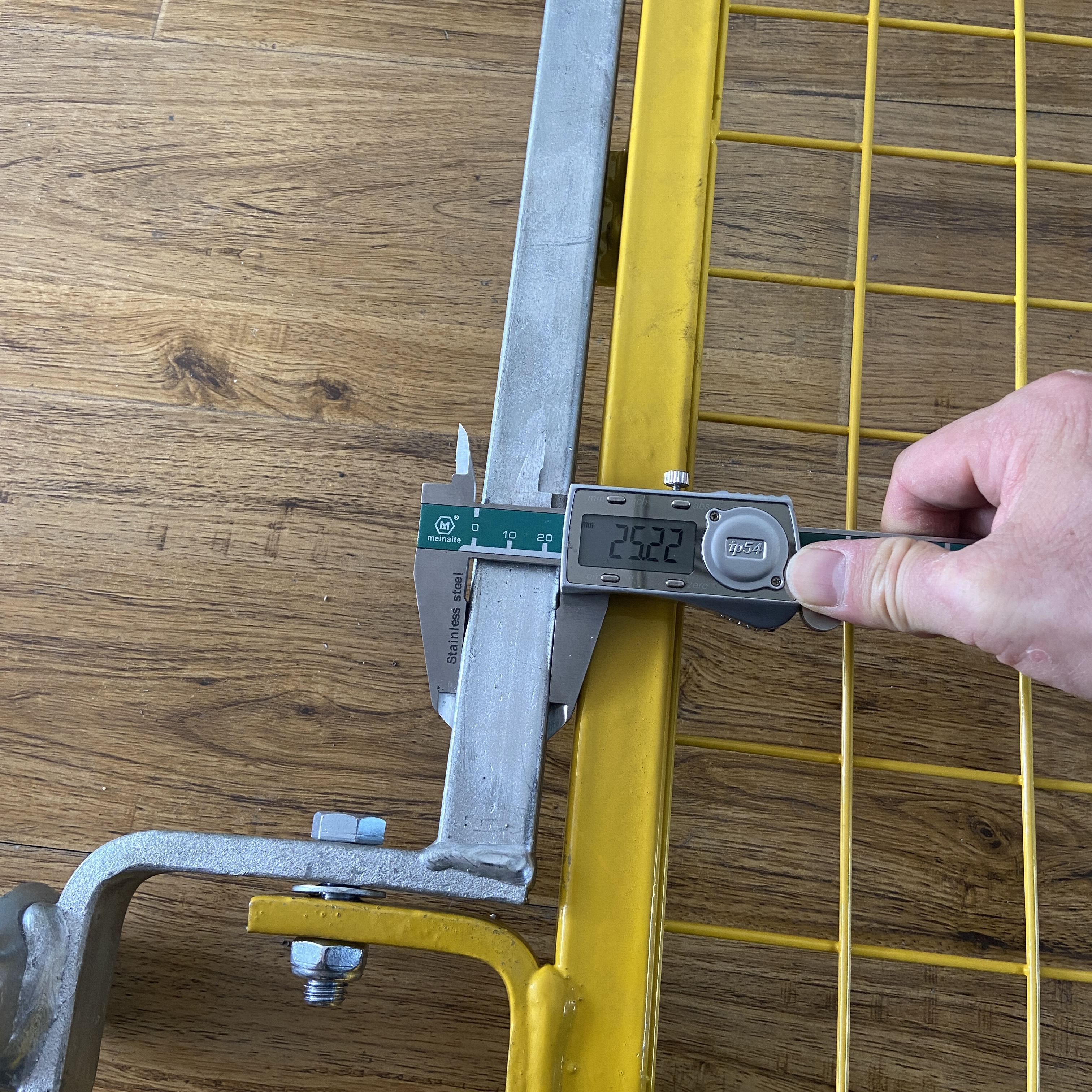 Pr&uuml;fung des Leiterzugangstors. 