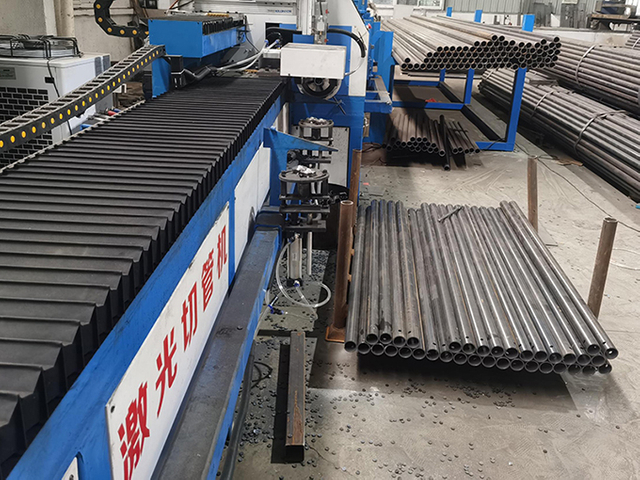 Acrow Requisiten schneiden