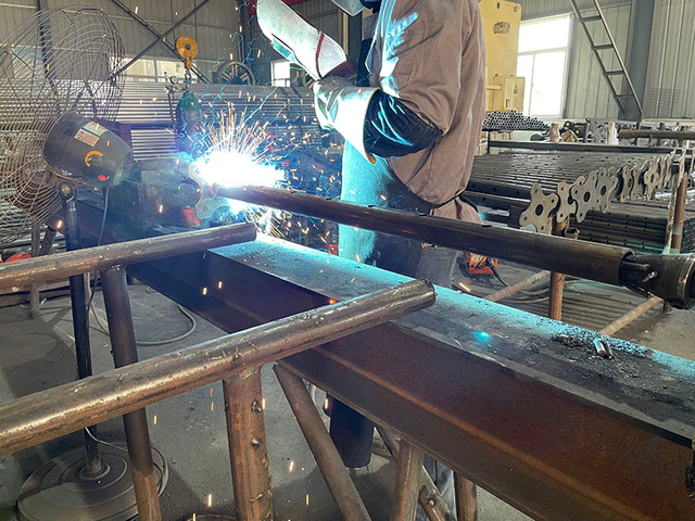 Verstellbares Schweißen der Stützpfosten