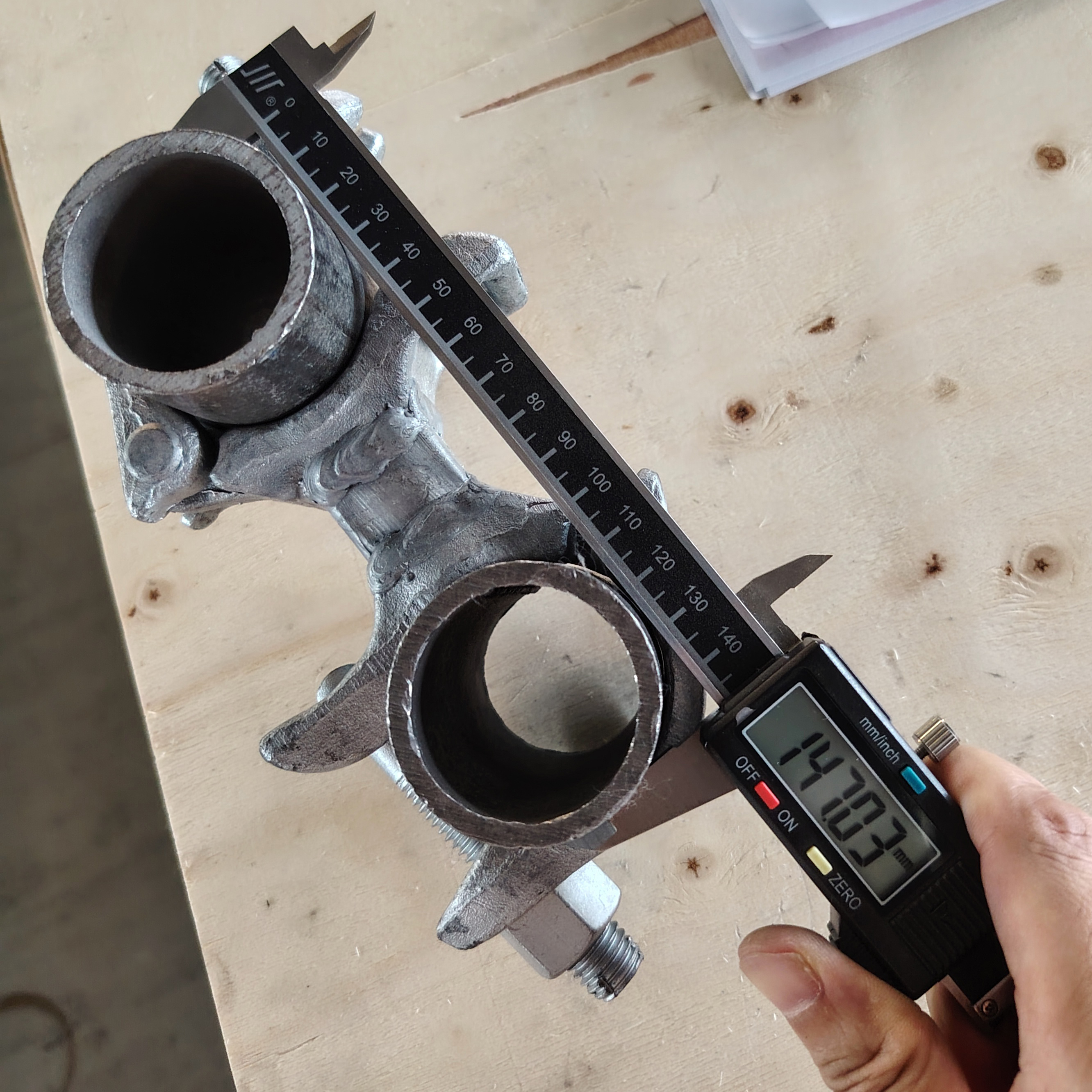 Speziell geformte Ger&uuml;stklemmen-Distanzkupplung – 98 mm 