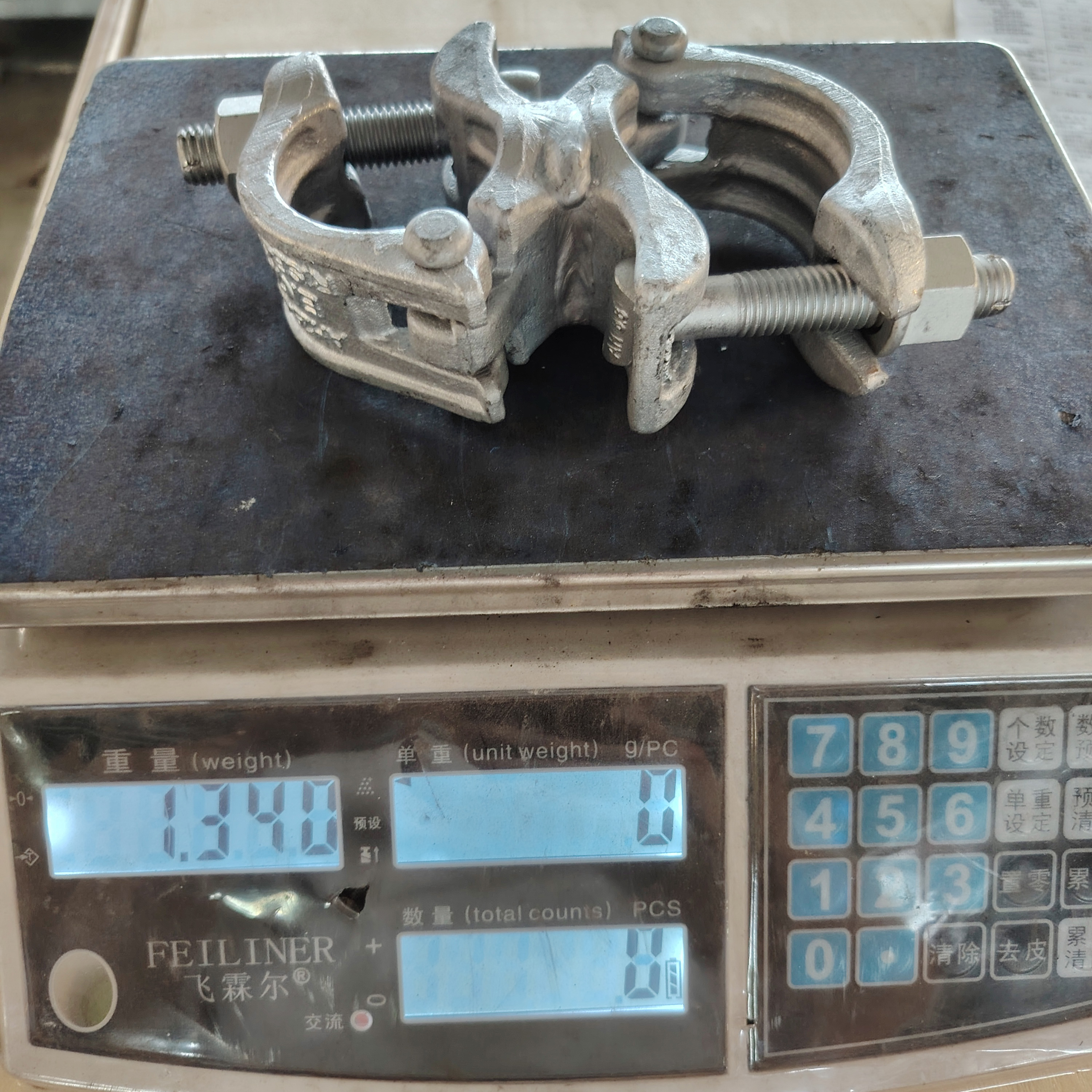 Distanzkupplung – 74 mm speziell geformte Gerüstklemme