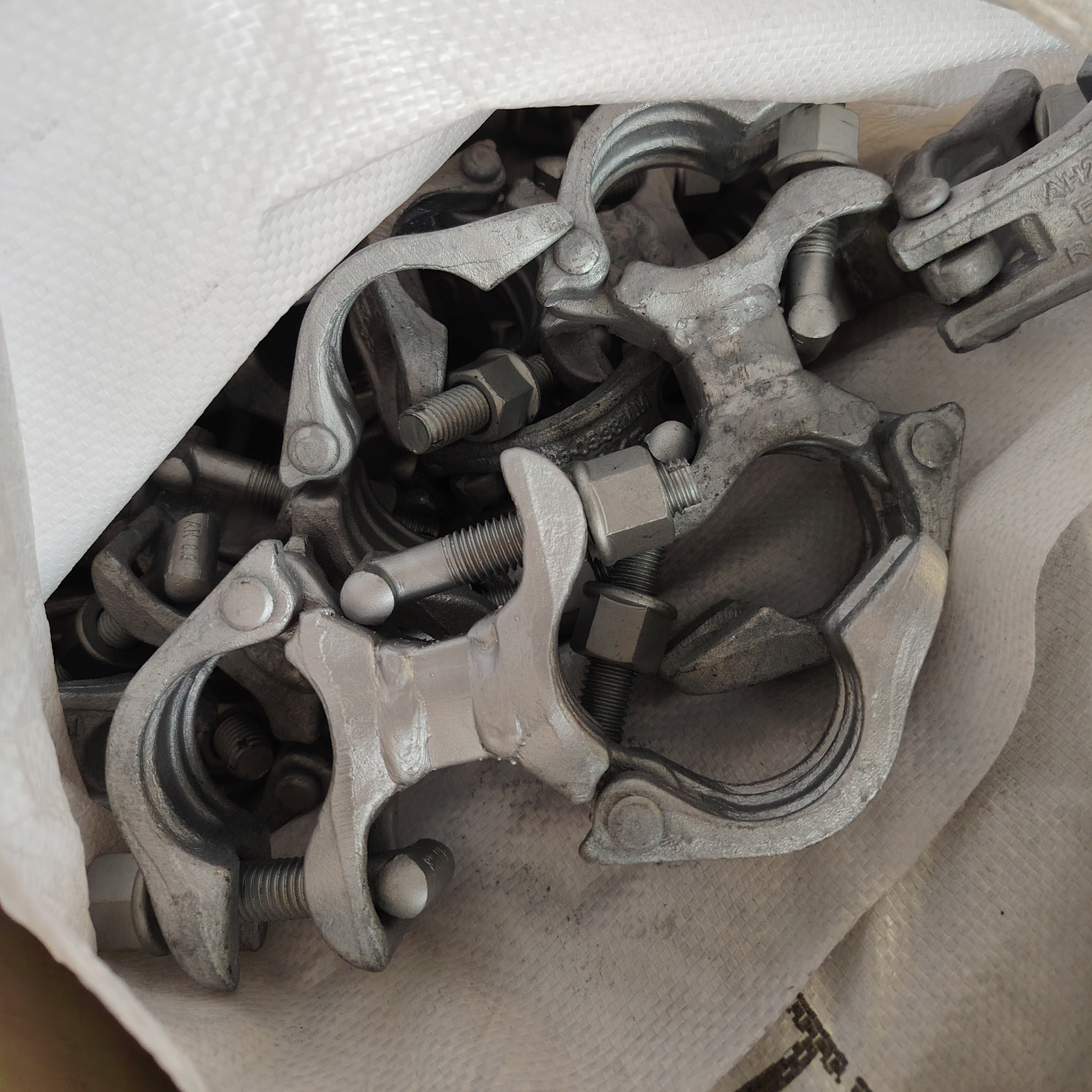 Distanzkupplung – 98 mm speziell geformte Gerüstklemme