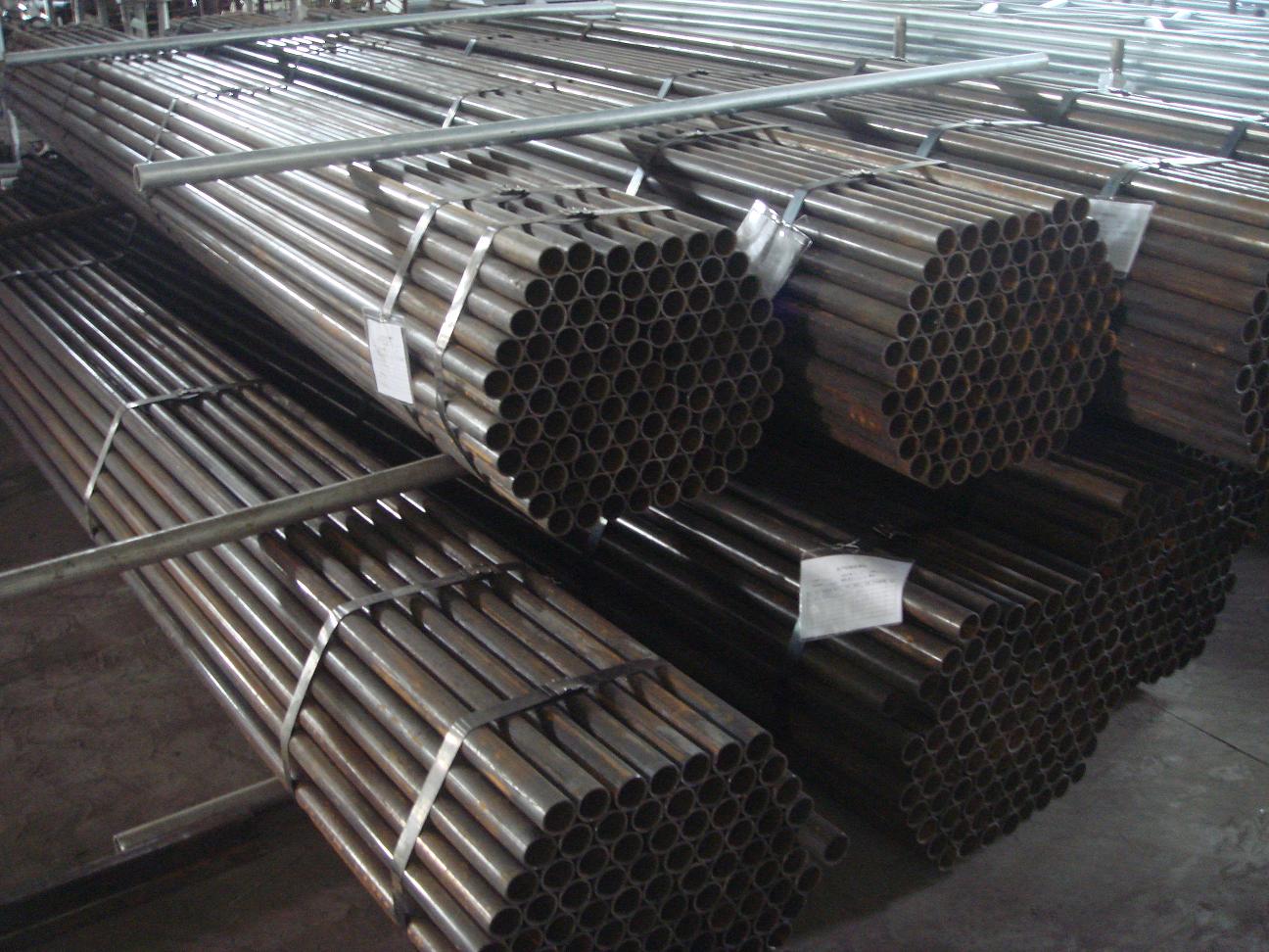 Schwarzes Gerüstrohr