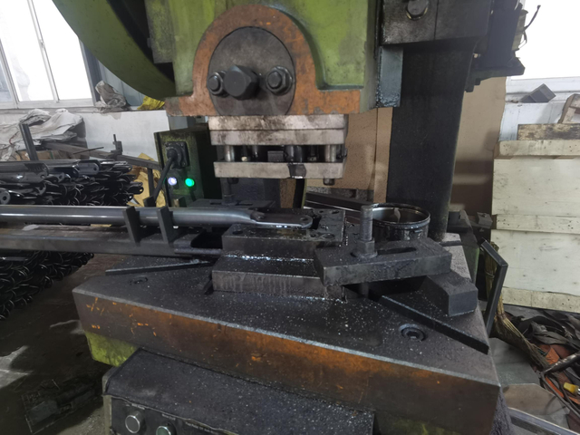 Ringlock -Ger&uuml;stdiagonalklammer