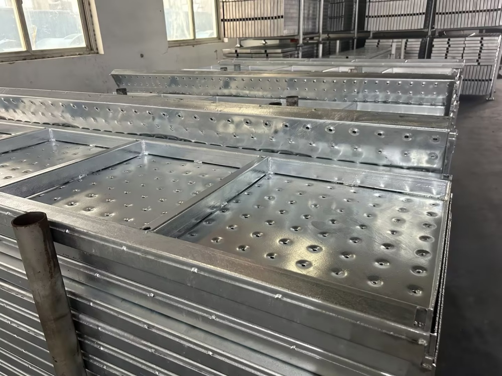 Ger&uuml;ste aus Stahlbohlen. 