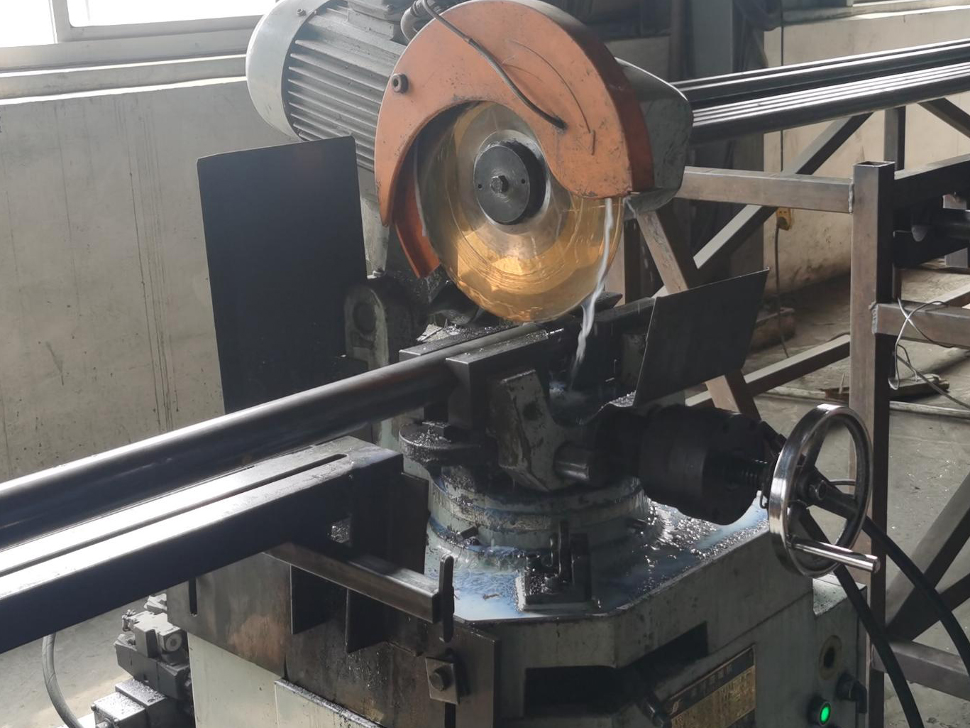 Stahlrohr geschnitten