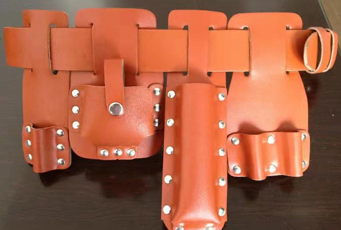 einen starken Lederg&uuml;rtel mit Werkzeugkopfzeilen