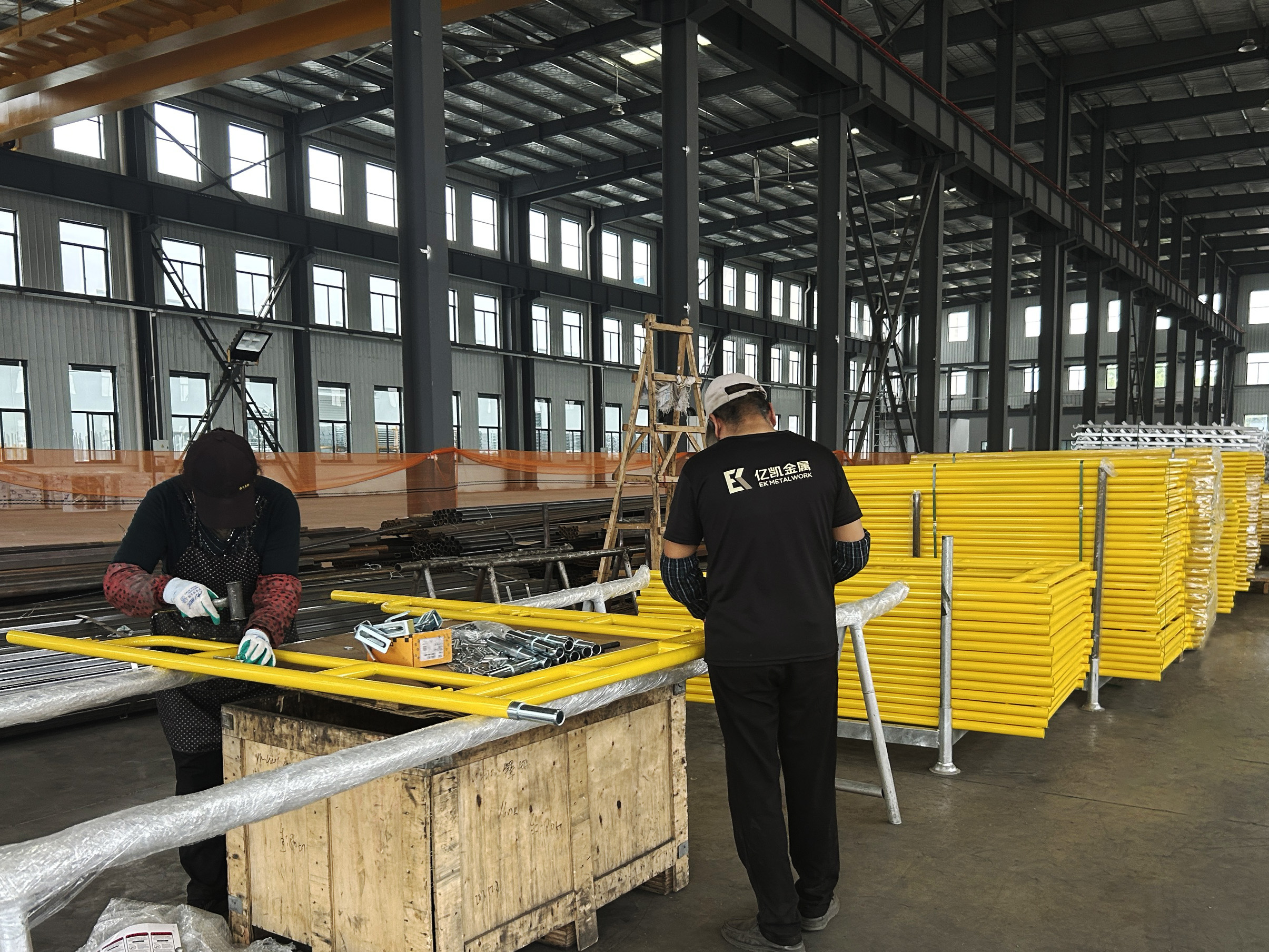 Gehen Sie durch das Ger&uuml;st. 