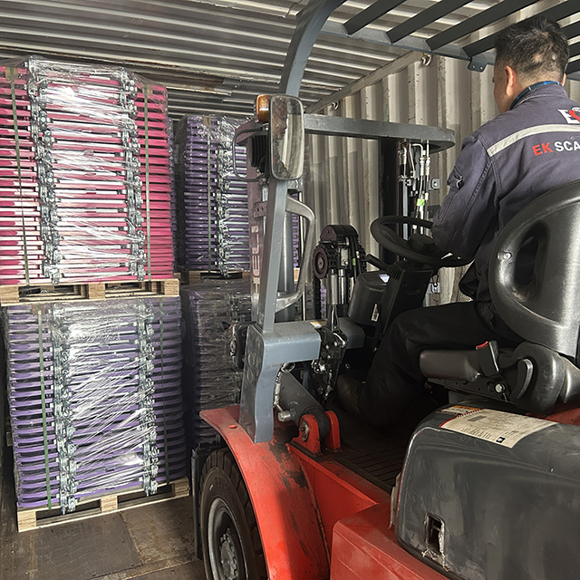 Umkehrbares Leiterzugangstor f&uuml;r den Versand