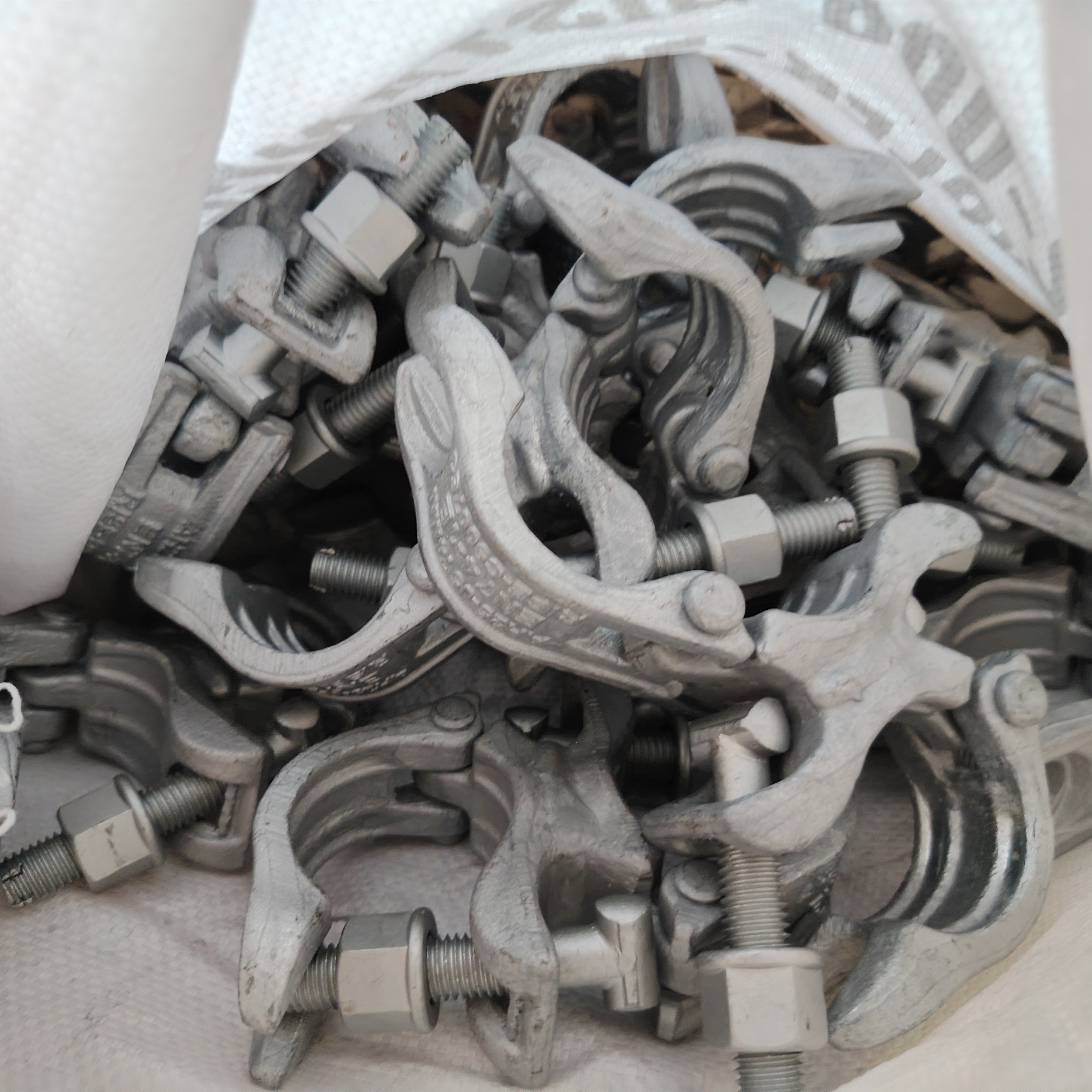 Distanzkupplung – 74 mm speziell geformte Gerüstklemme