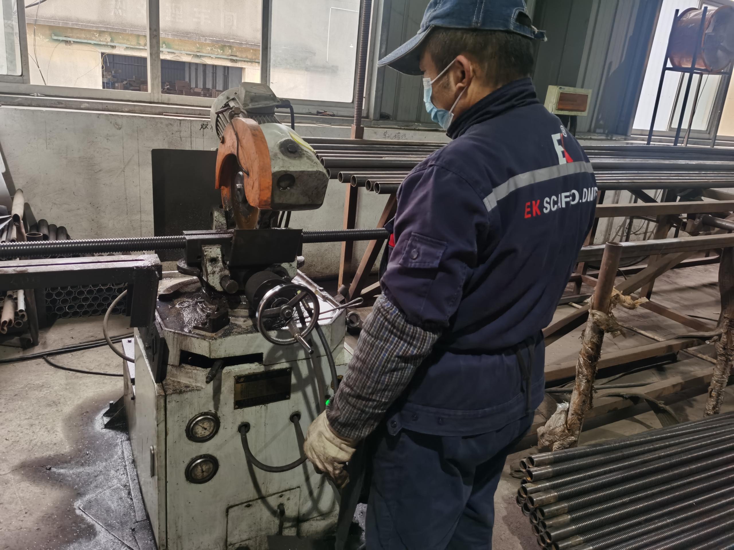 Basis-Buchse abschneiden 