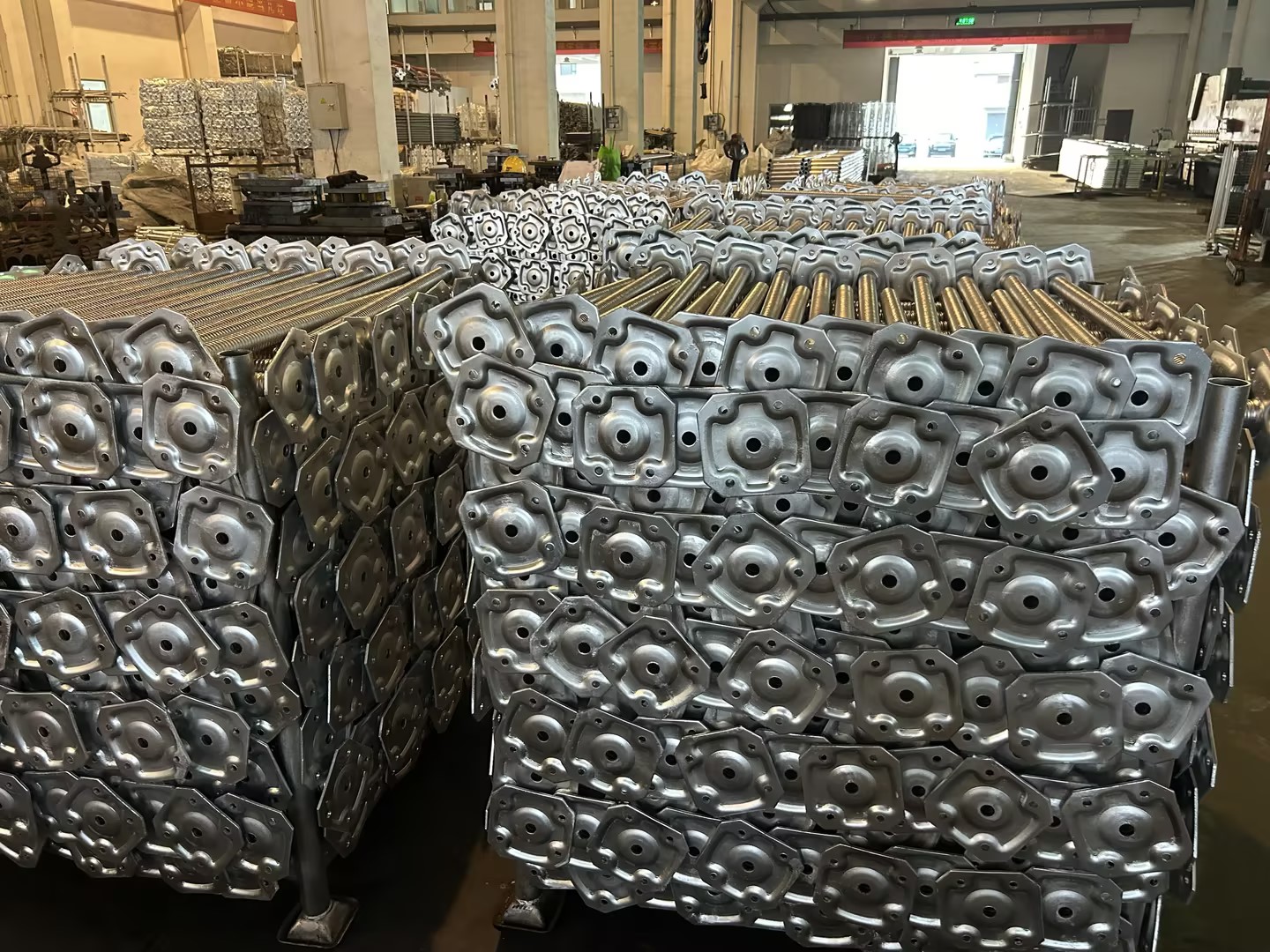 Wagenheber mit verzinktem Sockel. 