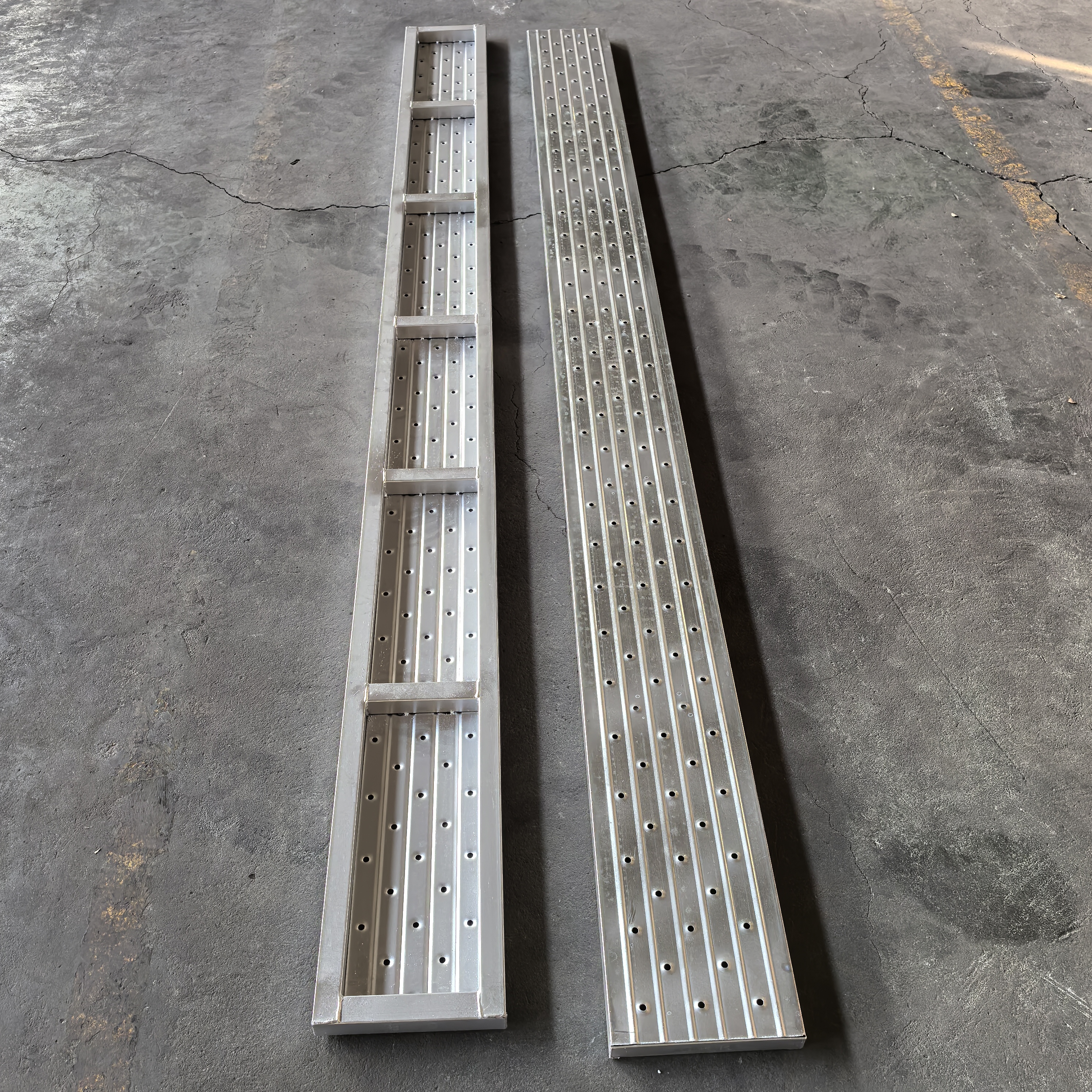 mit geschlossenem Stahl aus (7 