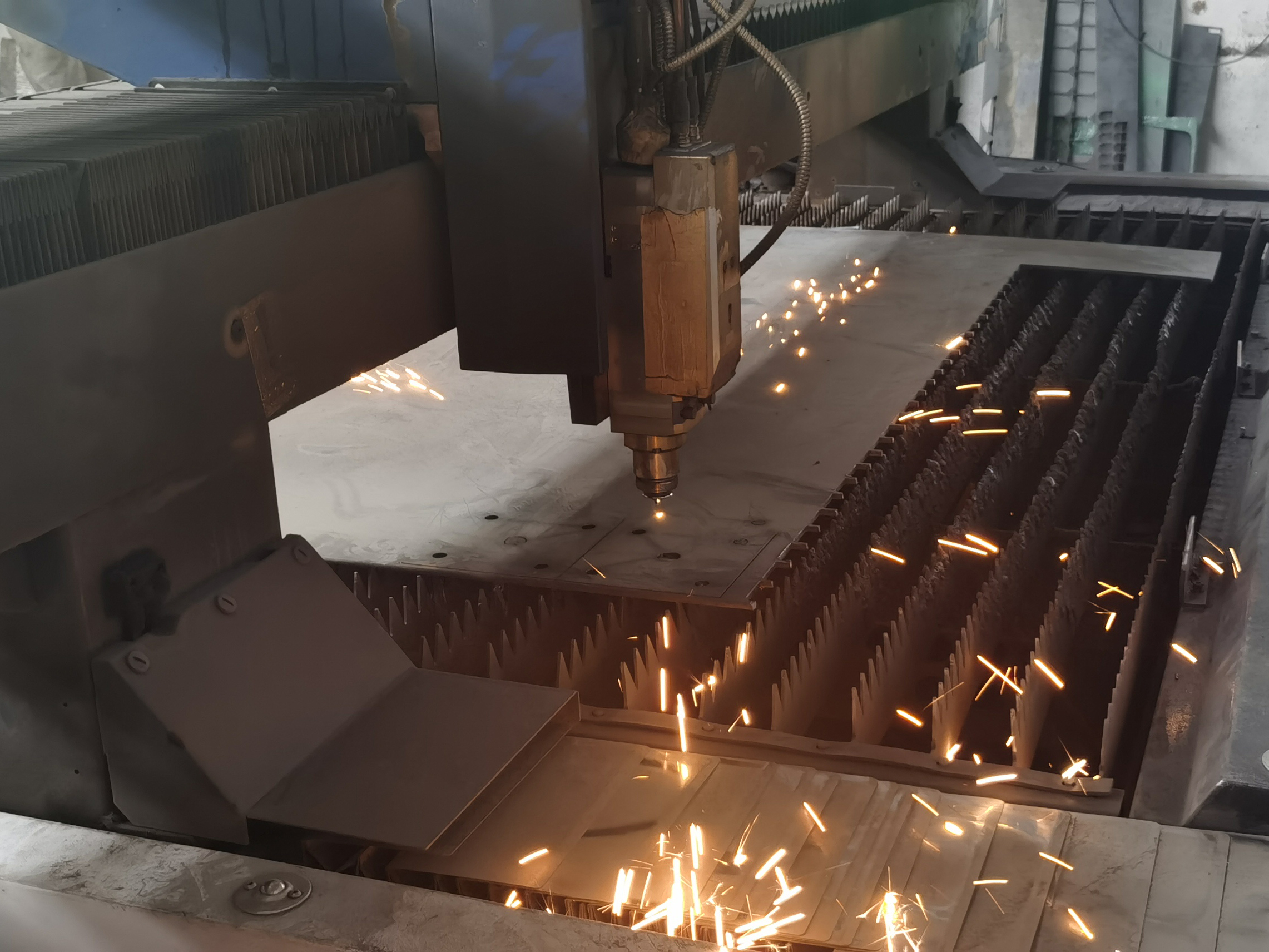 Grundplatte ausschneiden 