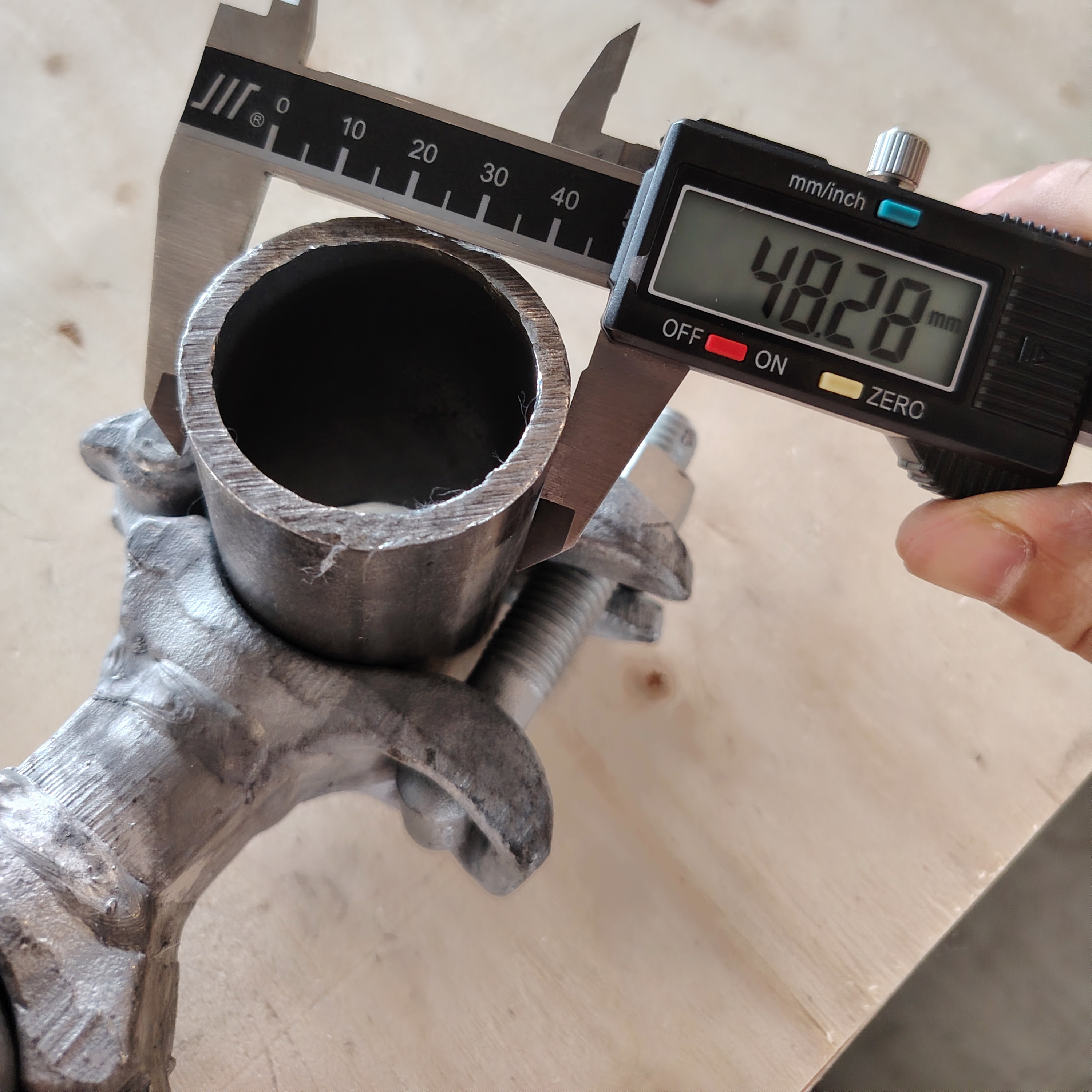 Speziell geformte Ger&uuml;stklemmen-Distanzkupplung – 98 mm 