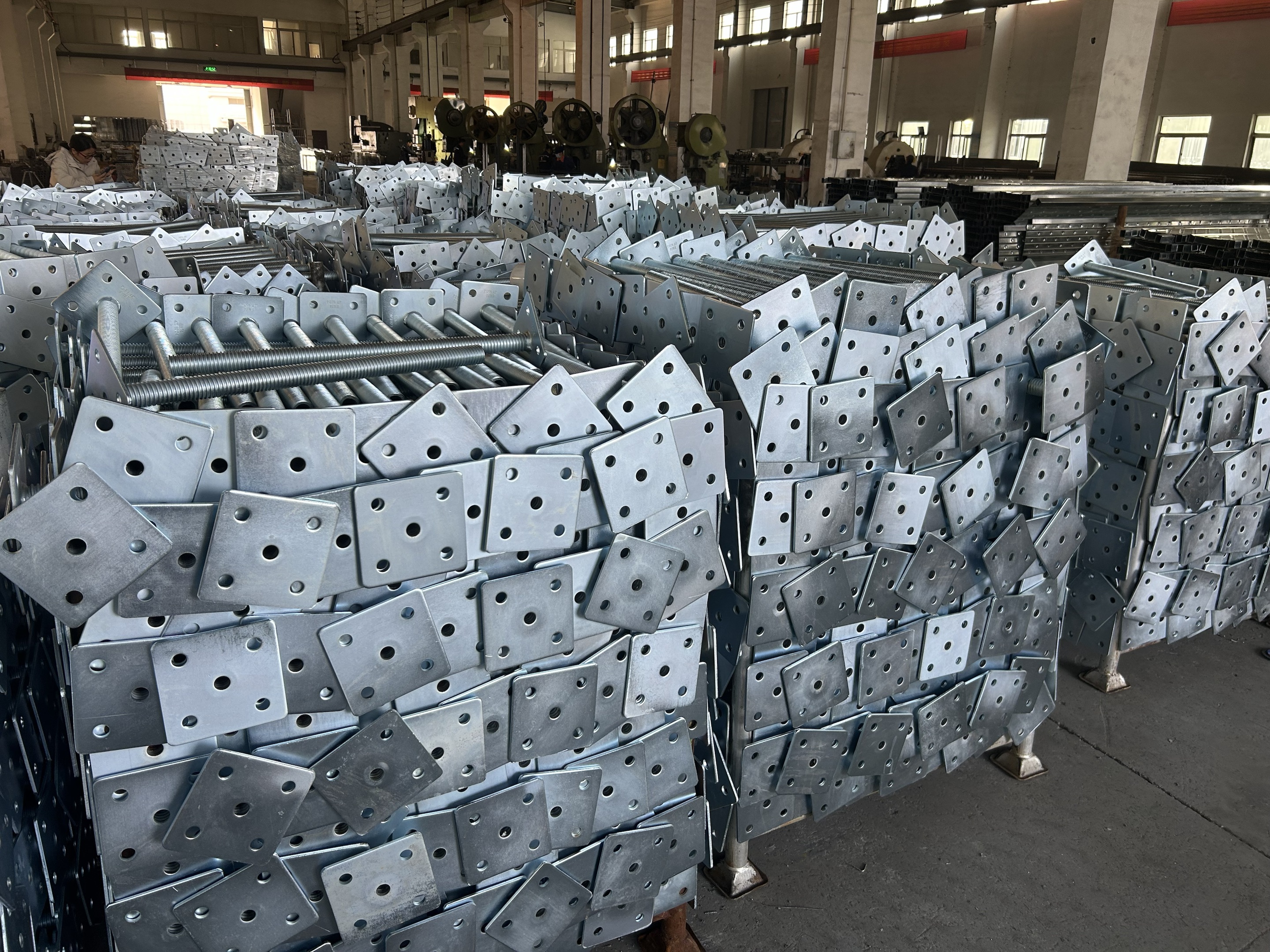 Wagenheber mit verzinktem Sockel. 