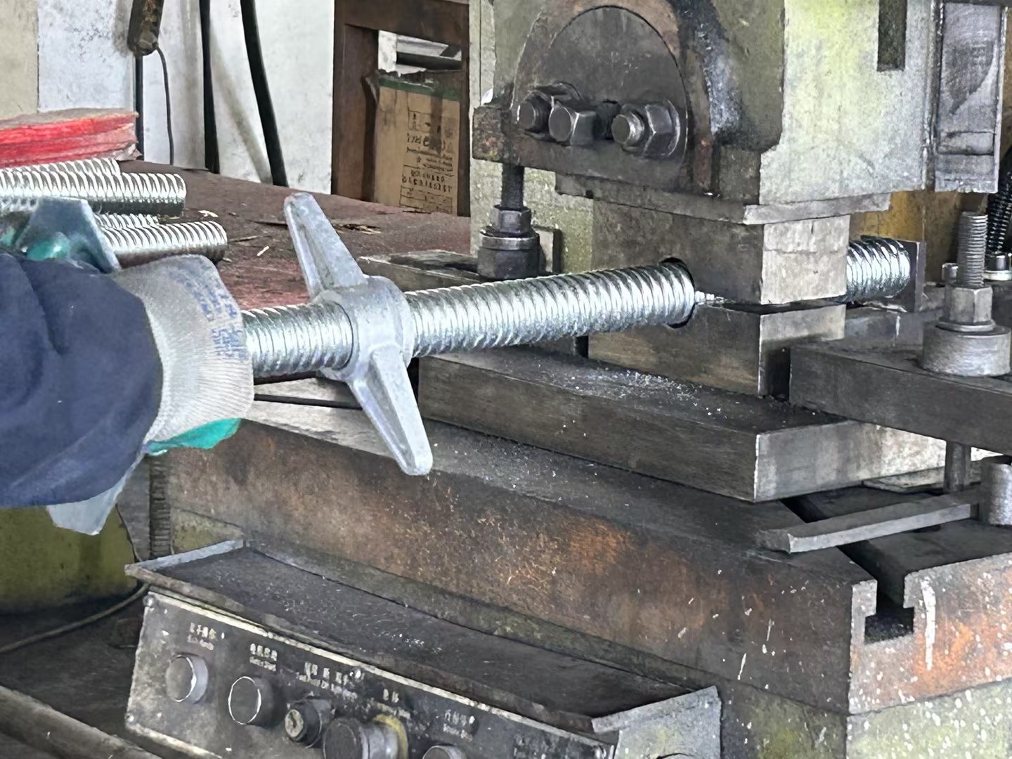 Basisheber Z&auml;hne zerst&ouml;ren 