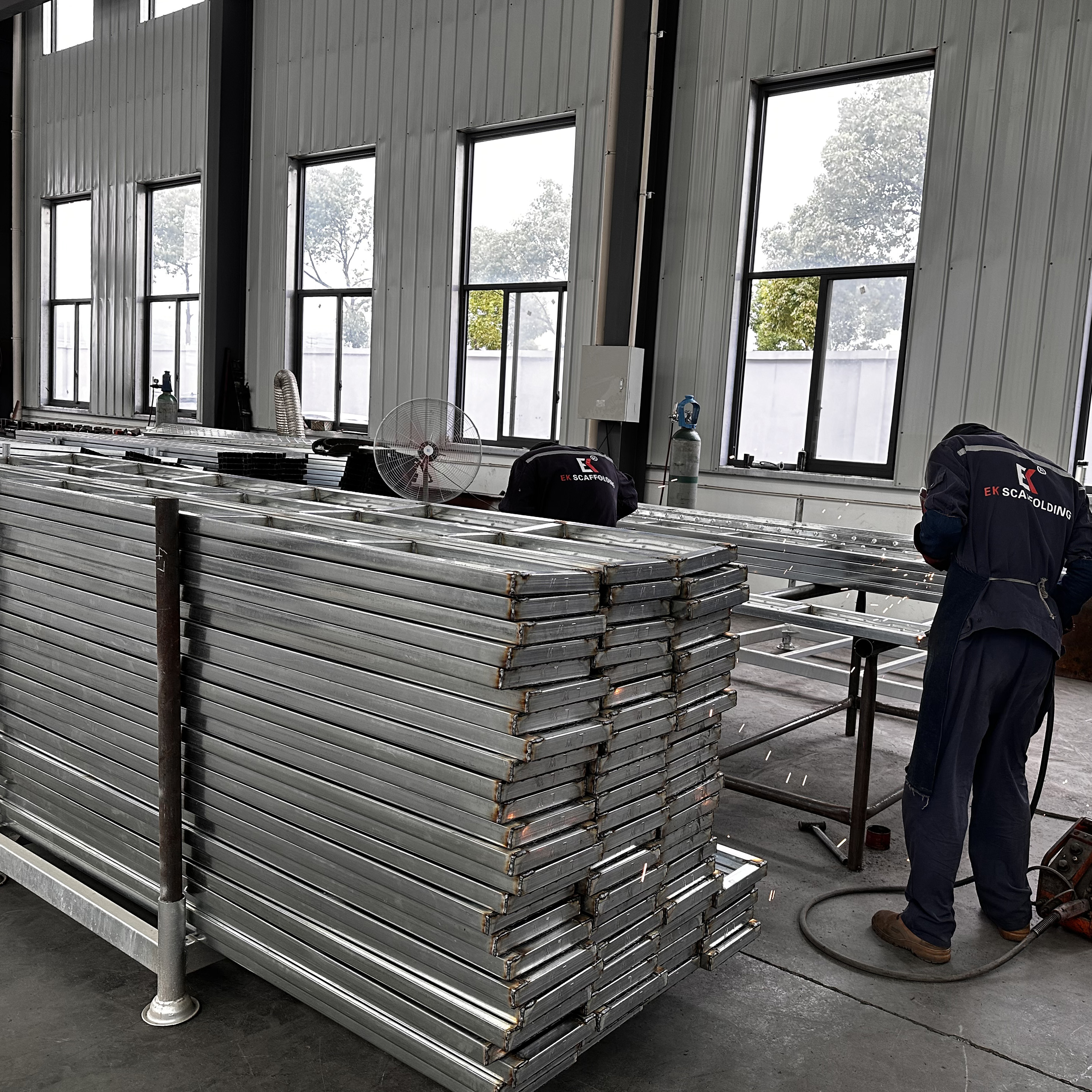 mit geschlossenem Stahl mit 