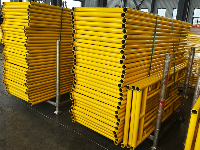 Gelb Walk Through Through Frame