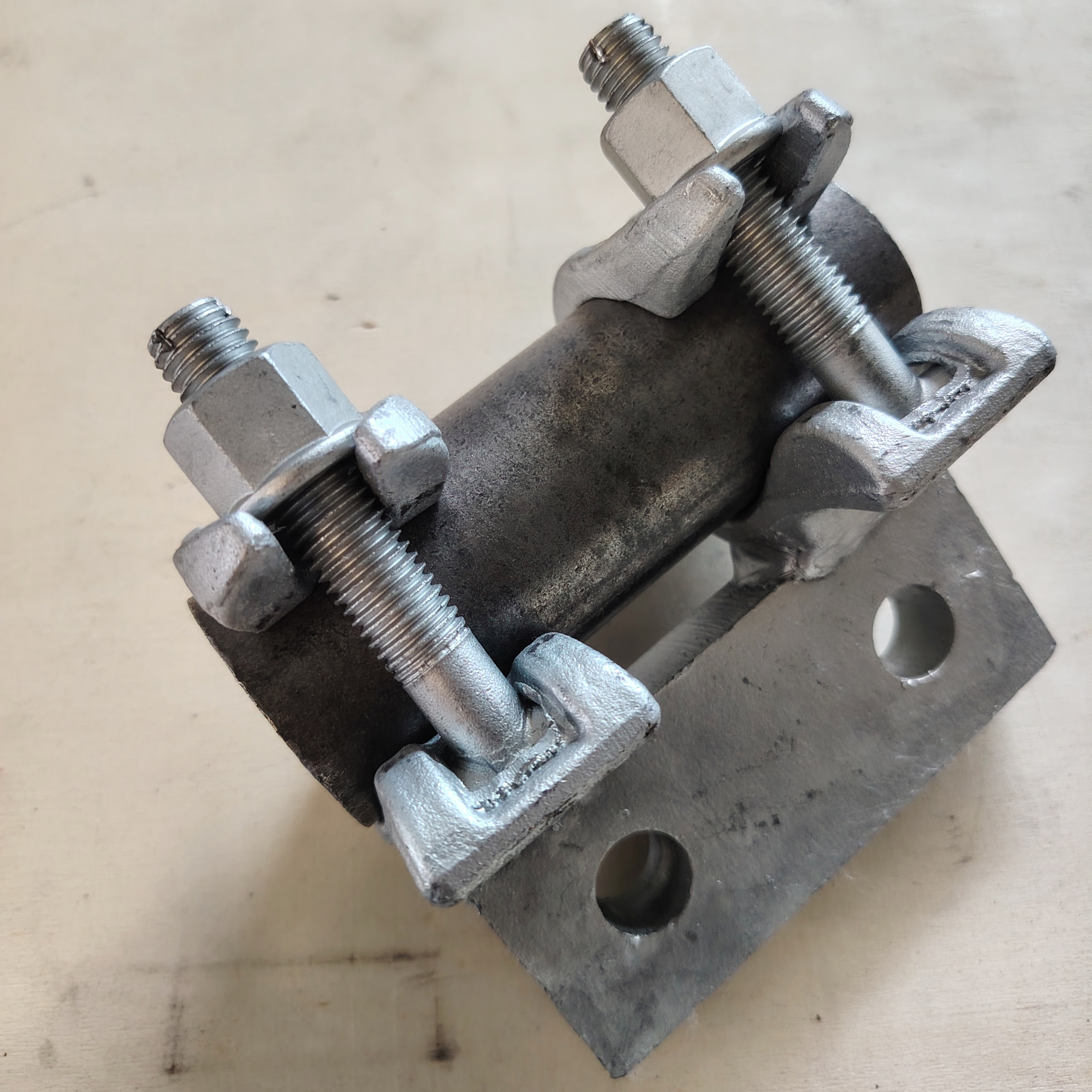 Maßgeschneiderte Basis, speziell geformte Gerüstklemme