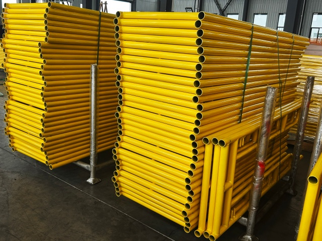 Gehen Sie durch den Rahmen